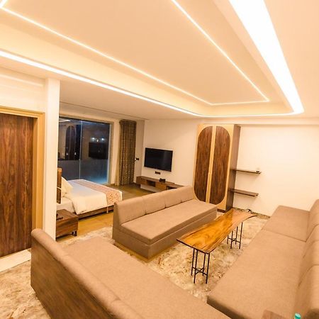 Hotel Mirana , Tinsukia Екстериор снимка