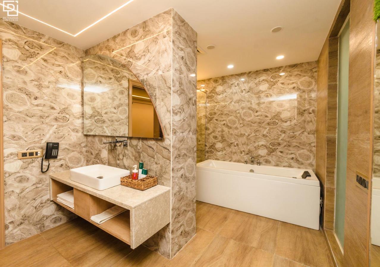 Hotel Mirana , Tinsukia Екстериор снимка